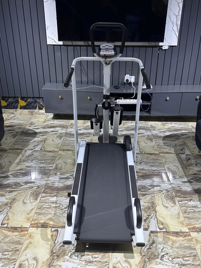 4-In-1 Manual Treadmill Image 43
